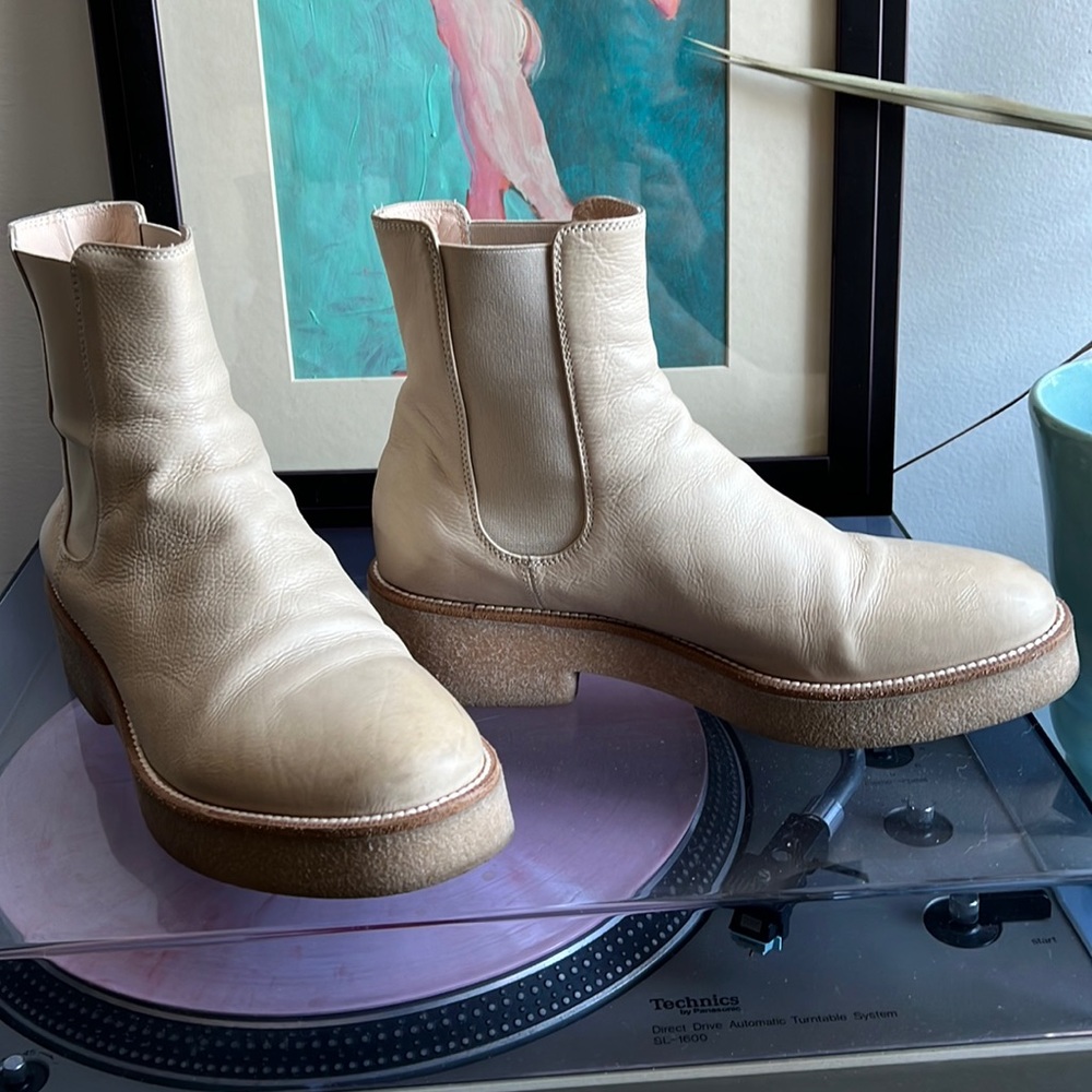 No. 6 Crepe Sole Boot